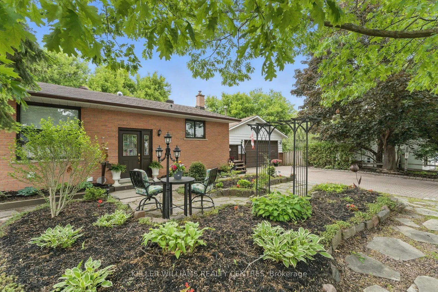 9 Thompson Drive