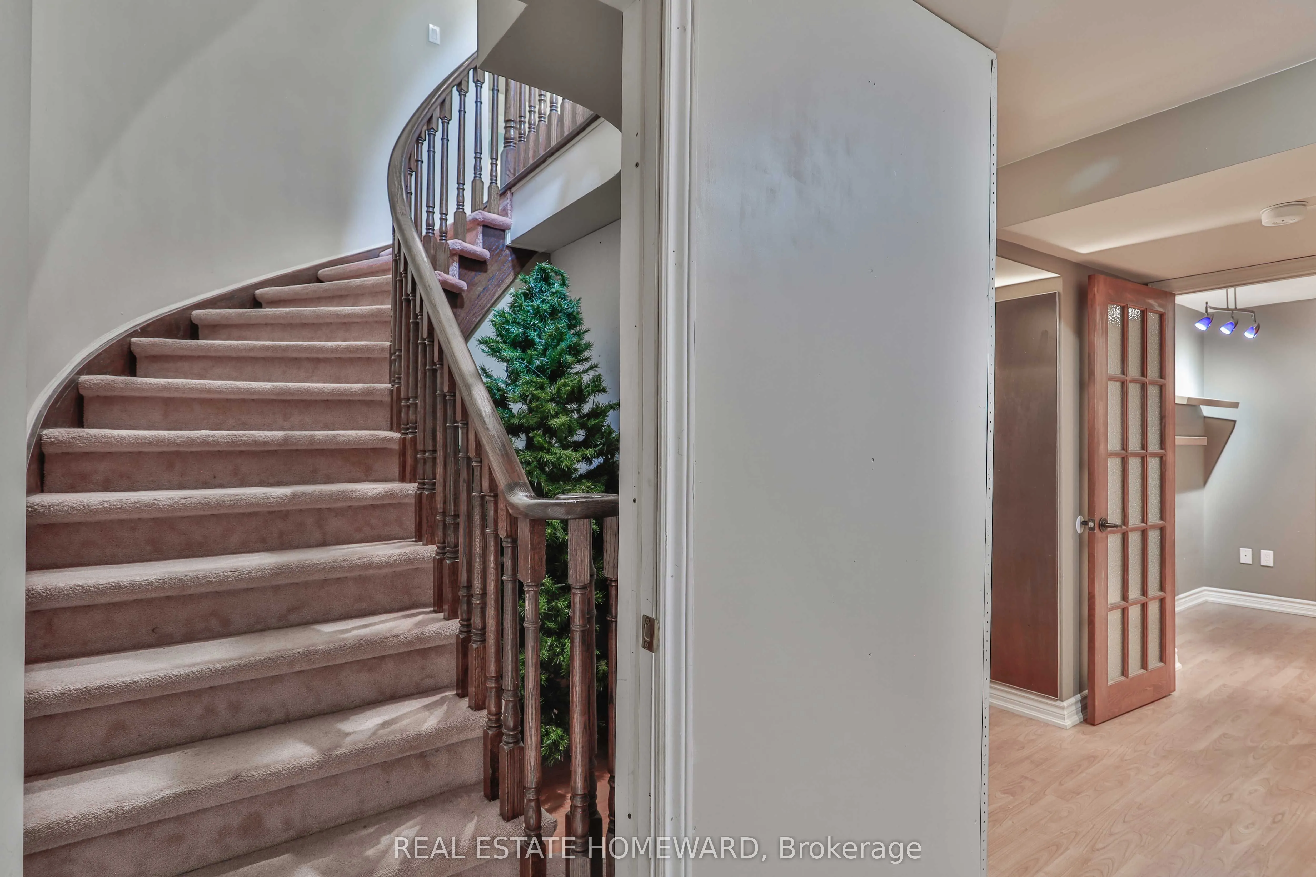 14 Canyon Creek Avenue