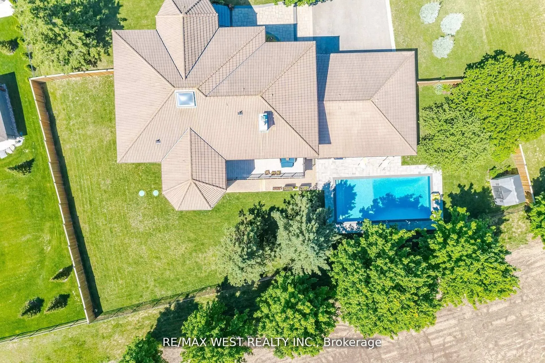 7 Stewart Crescent