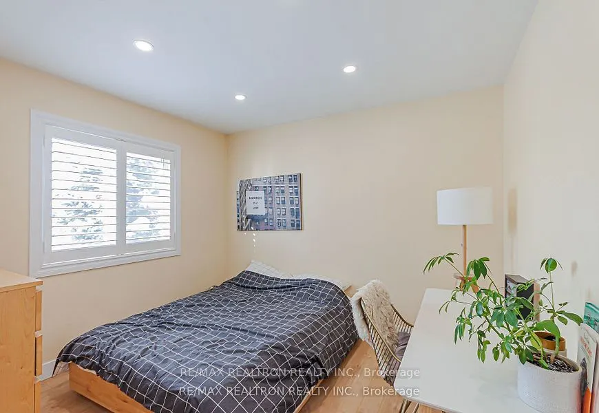 12 Lynn Crescent
