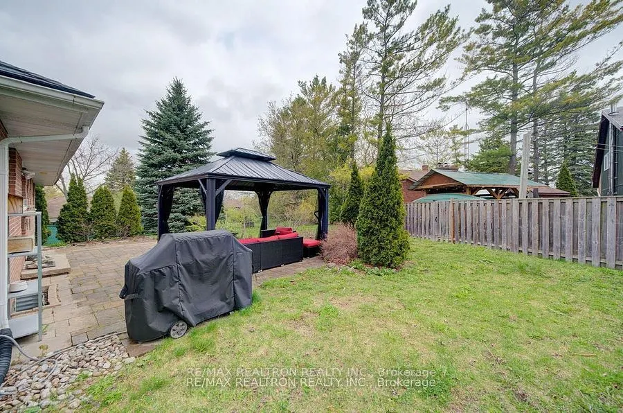 12 Lynn Crescent