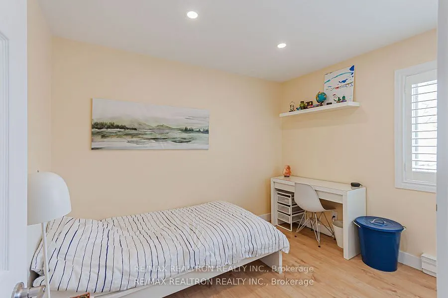 12 Lynn Crescent