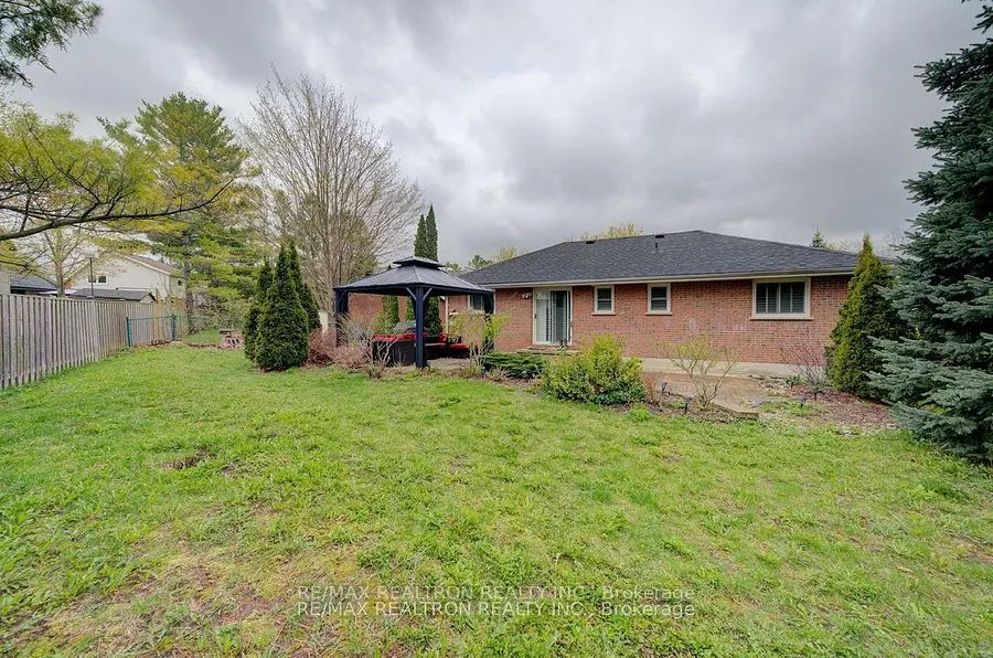 12 Lynn Crescent