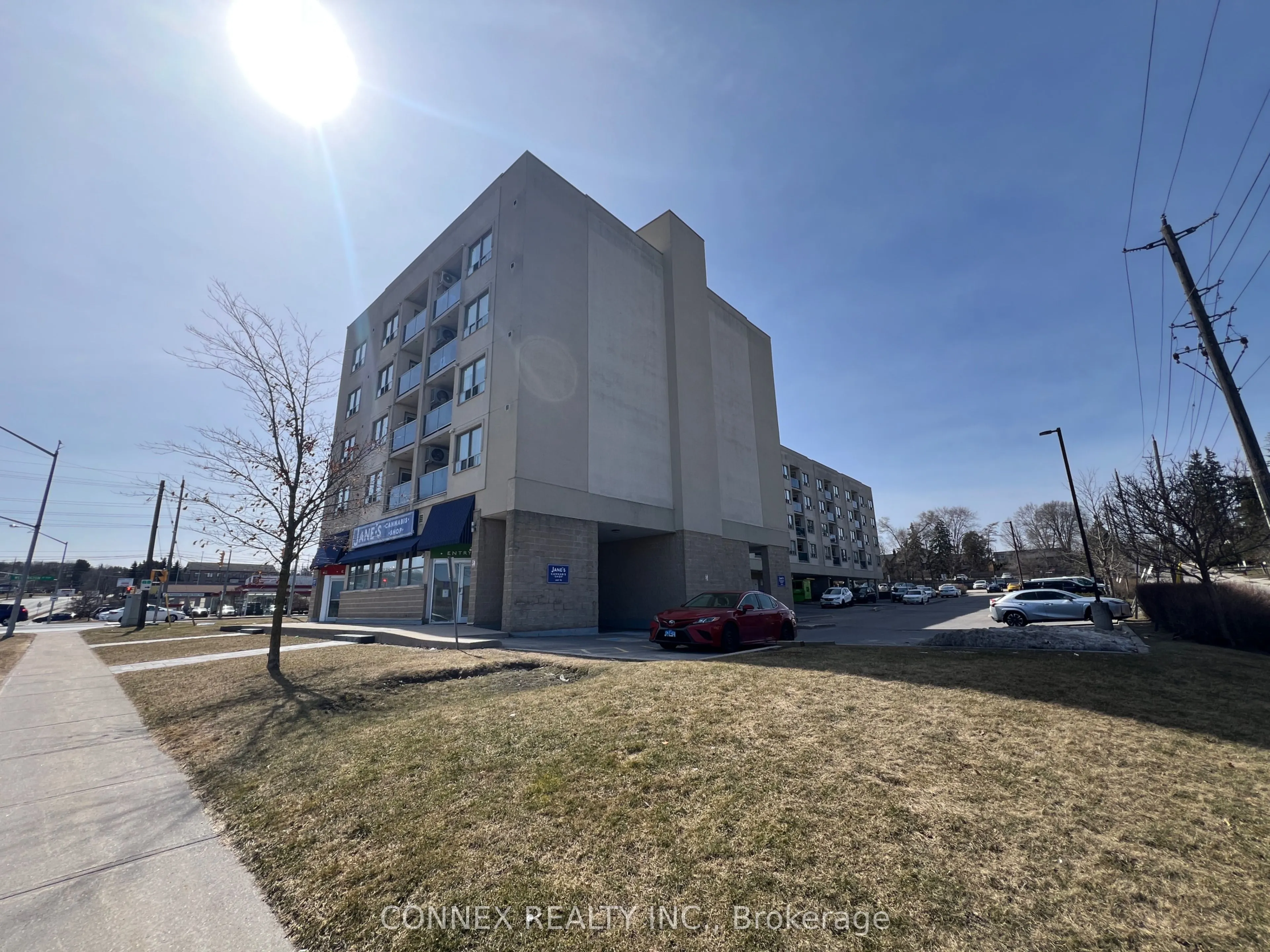 160 Wellington Street E, #403