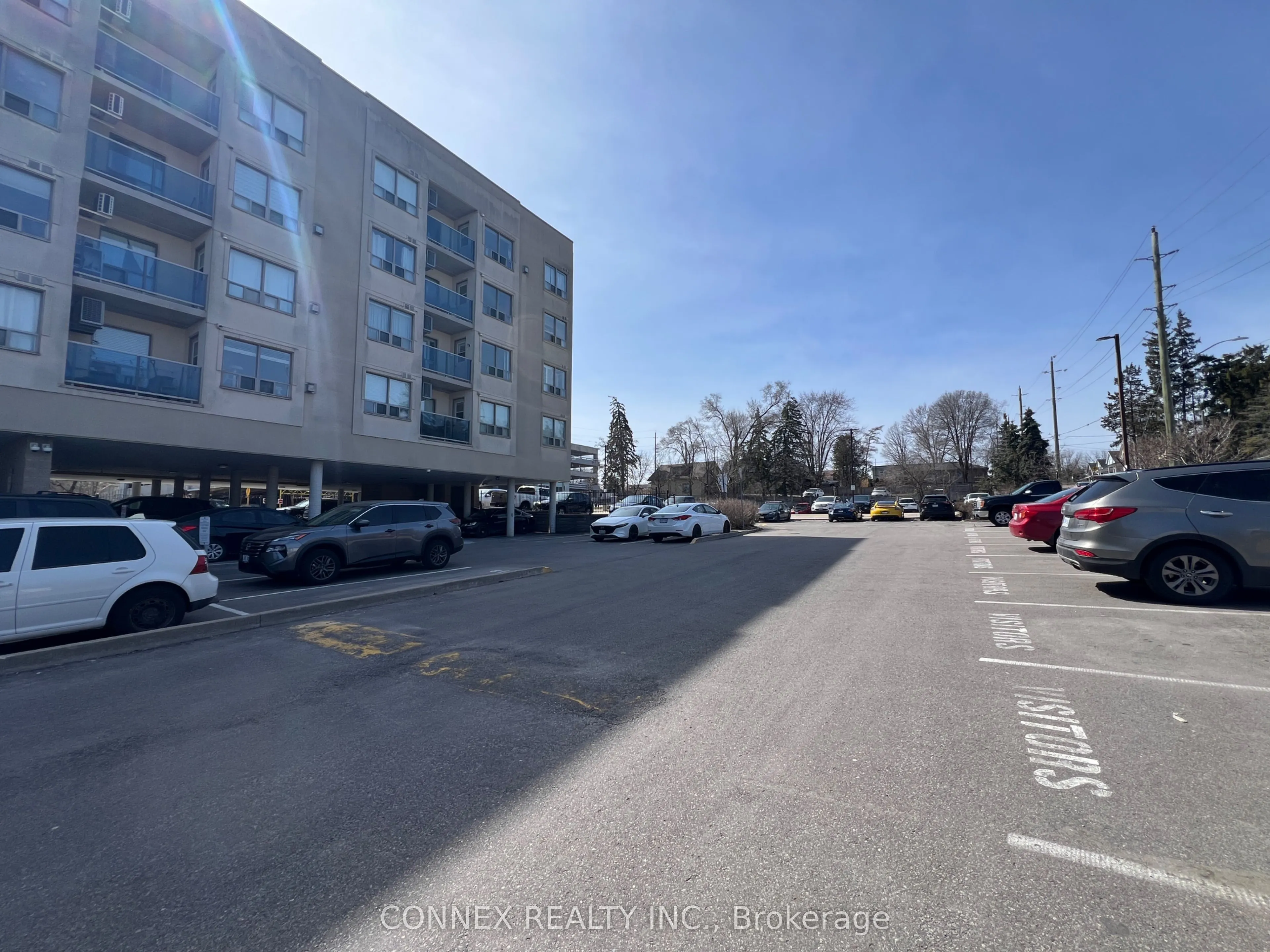 160 Wellington Street E, #403