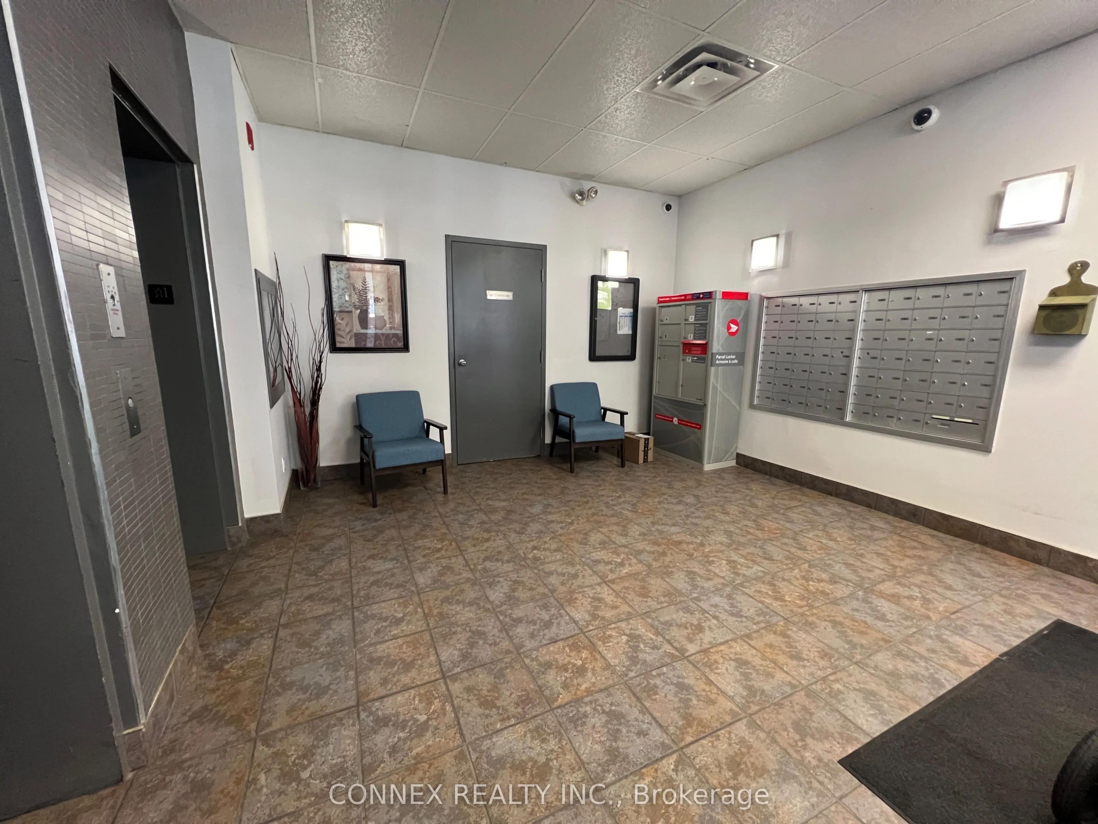 160 Wellington Street E, #403