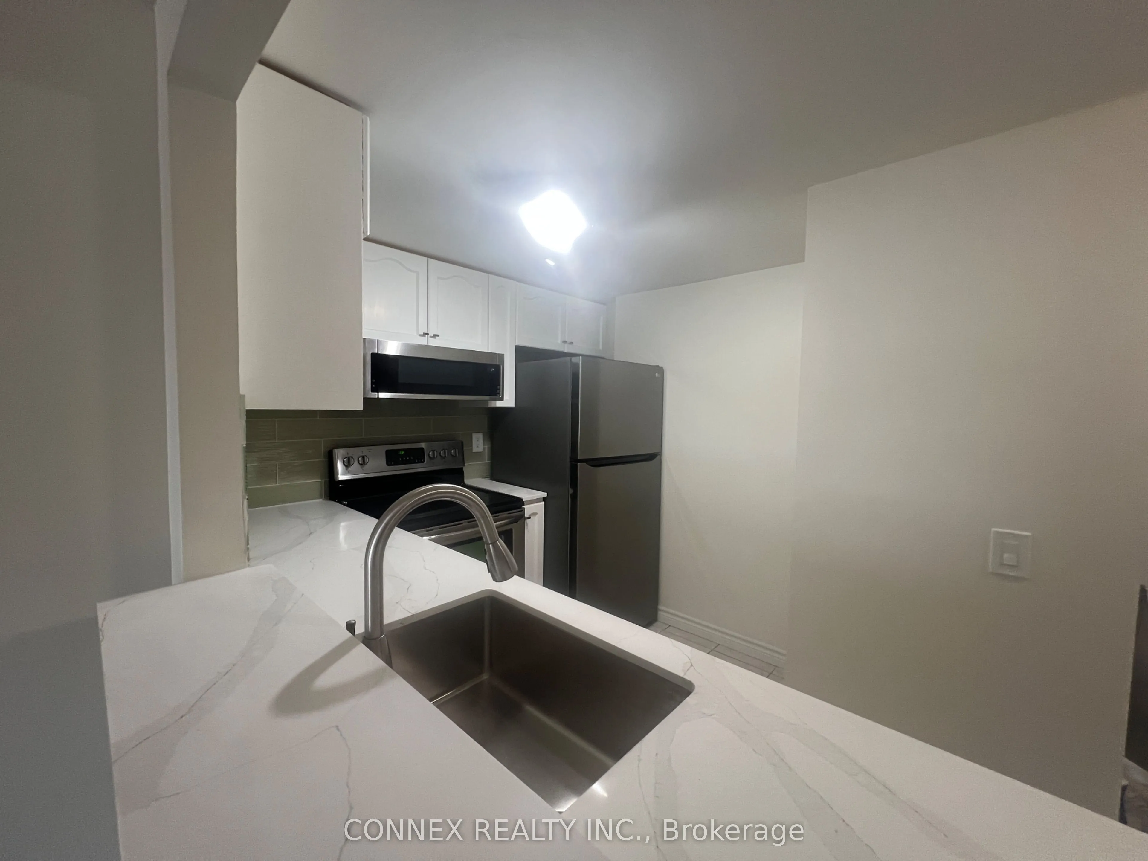 160 Wellington Street E, #403