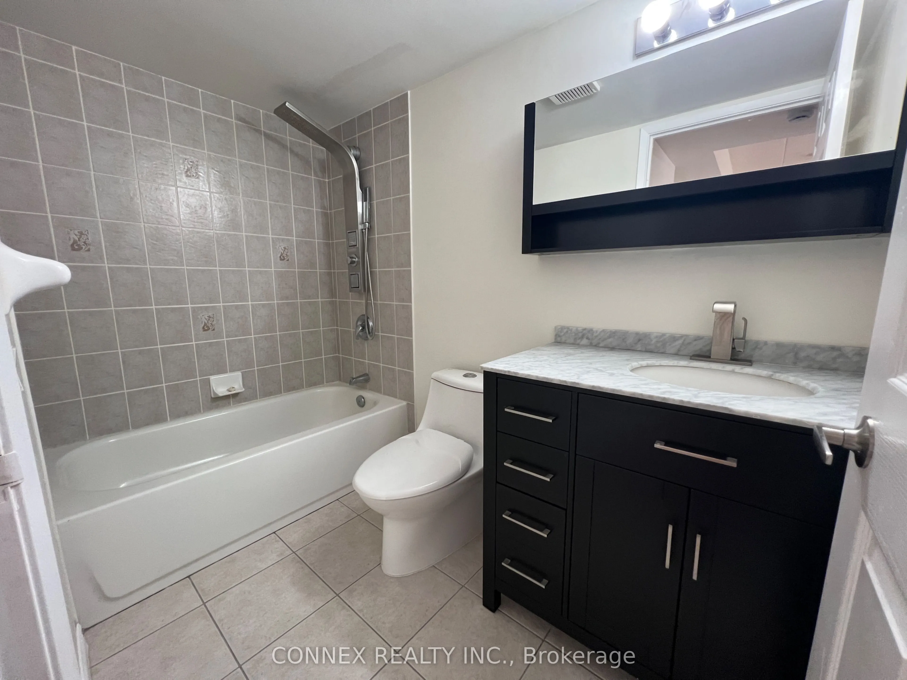 160 Wellington Street E, #403