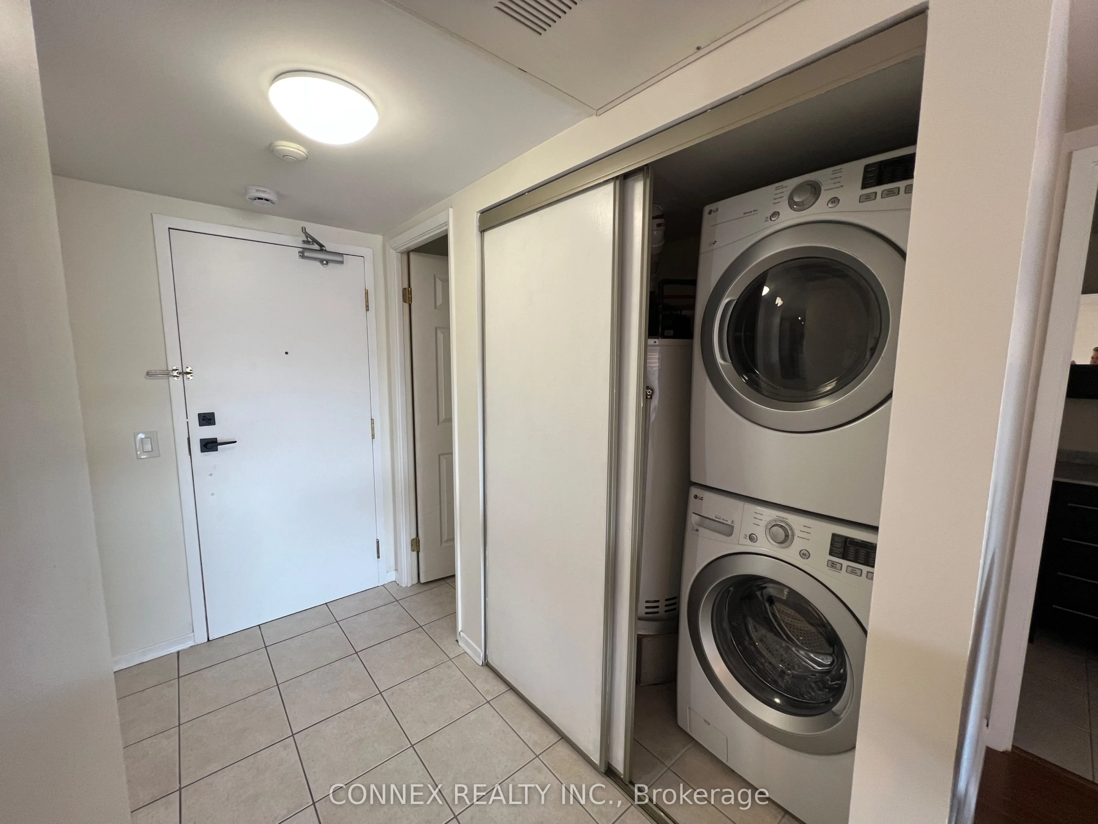 160 Wellington Street E, #403