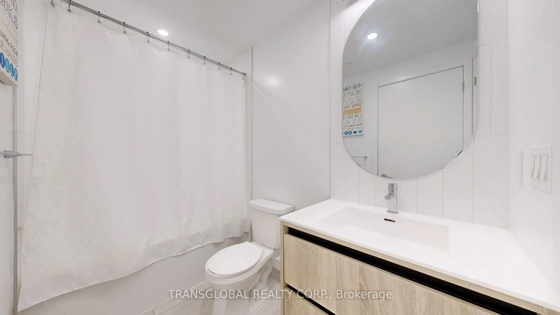 7950 Bathurst Street, #202
