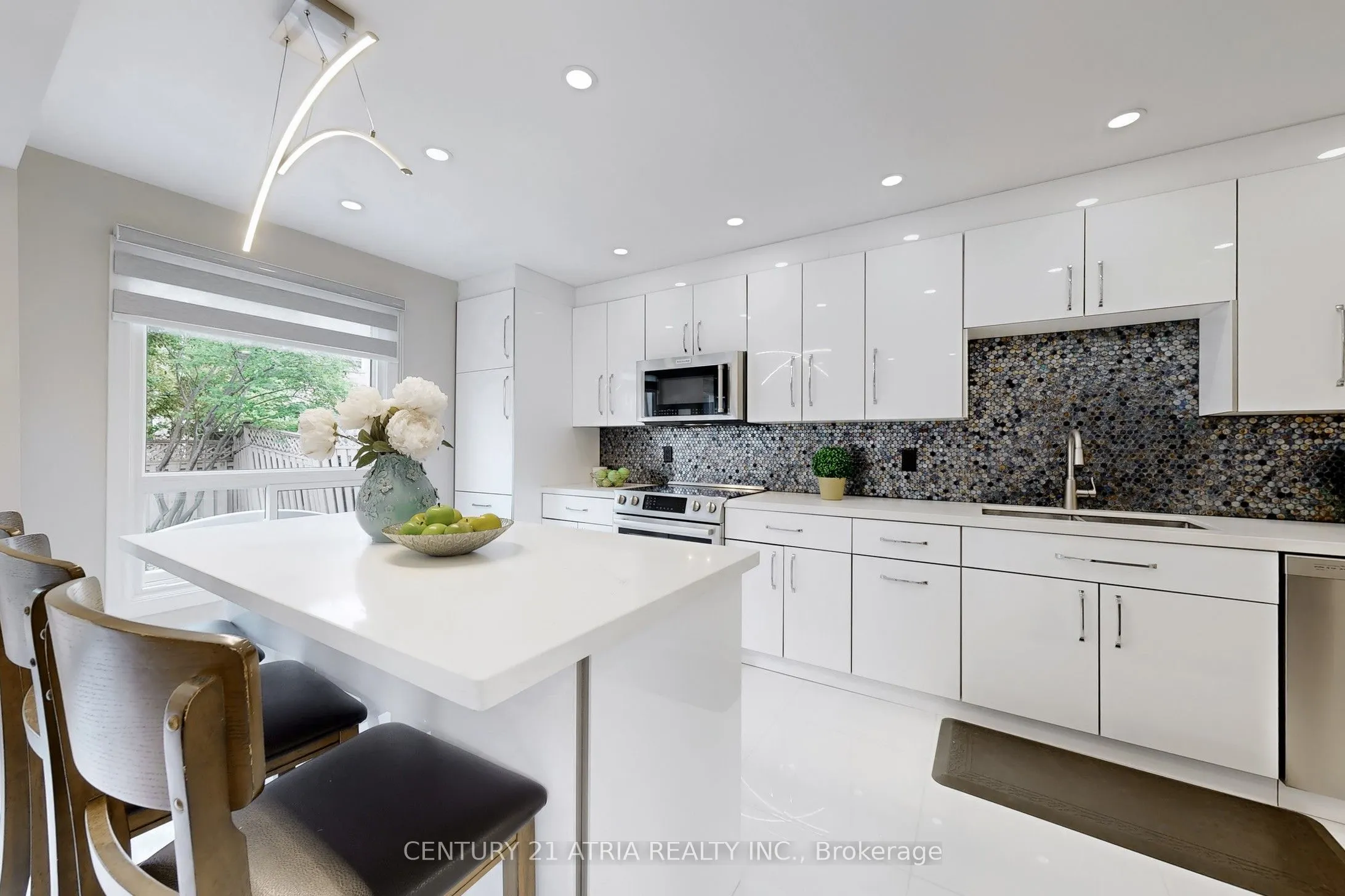 60 Steepleview Crescent