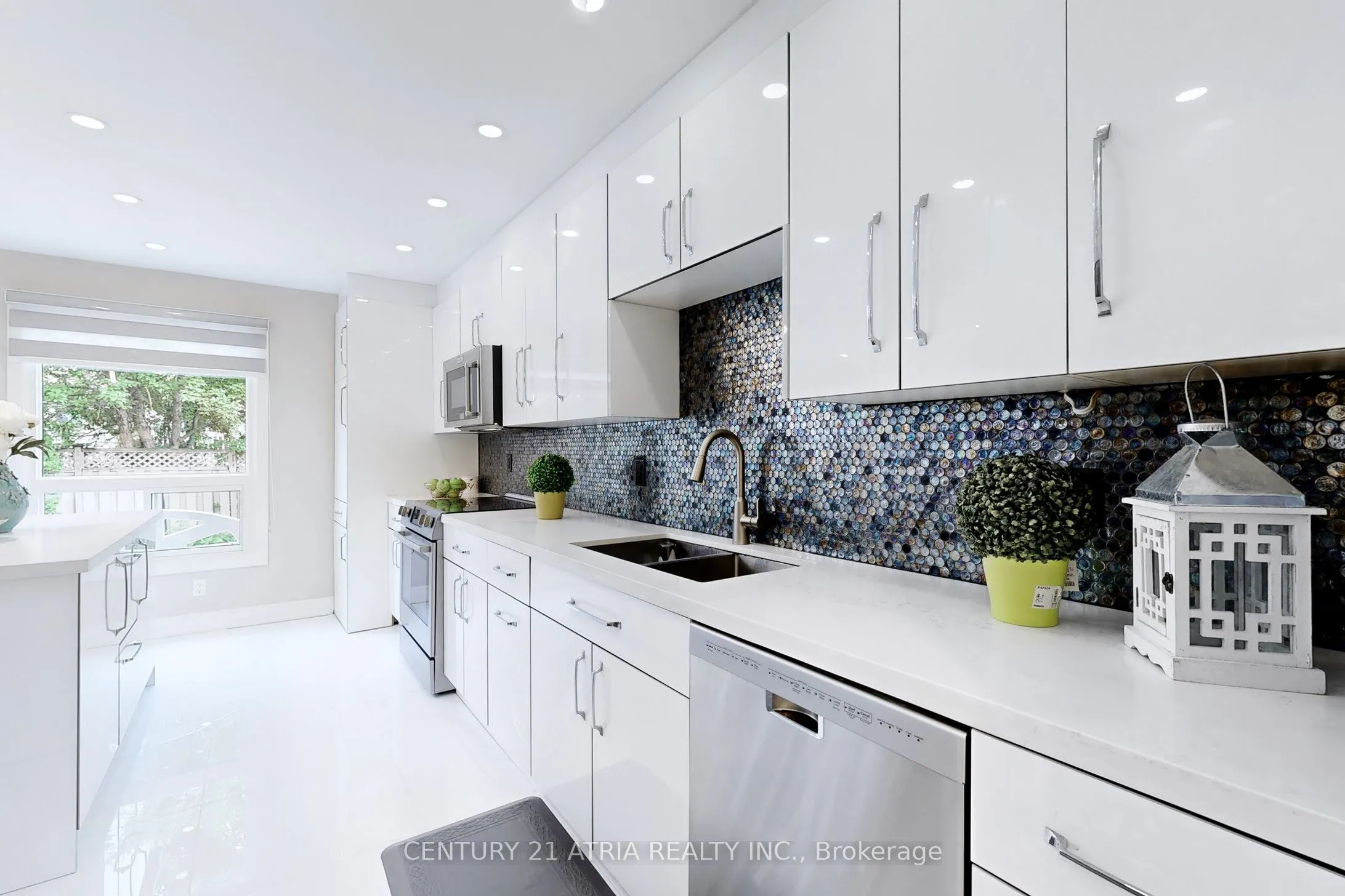 60 Steepleview Crescent