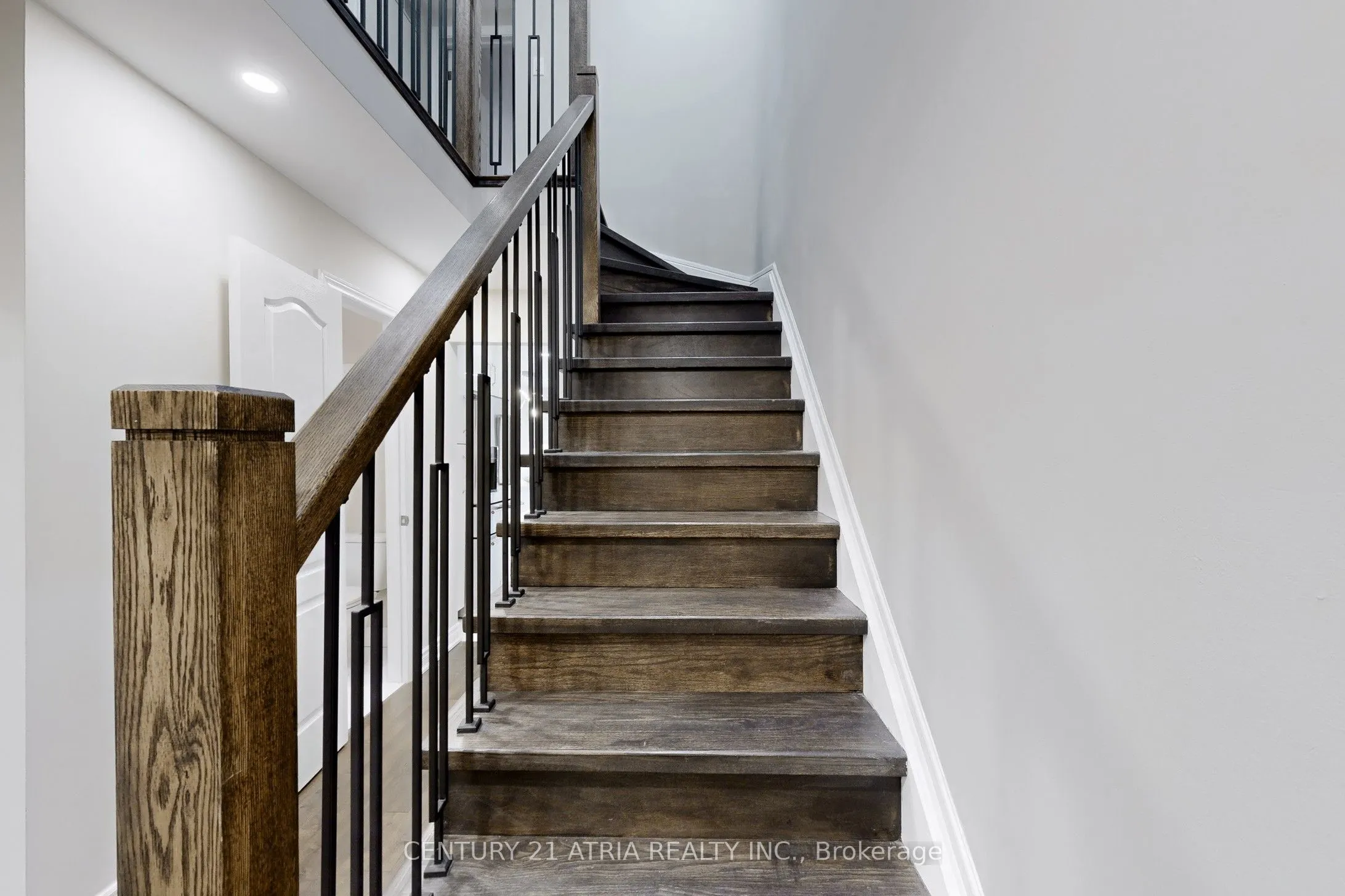 60 Steepleview Crescent
