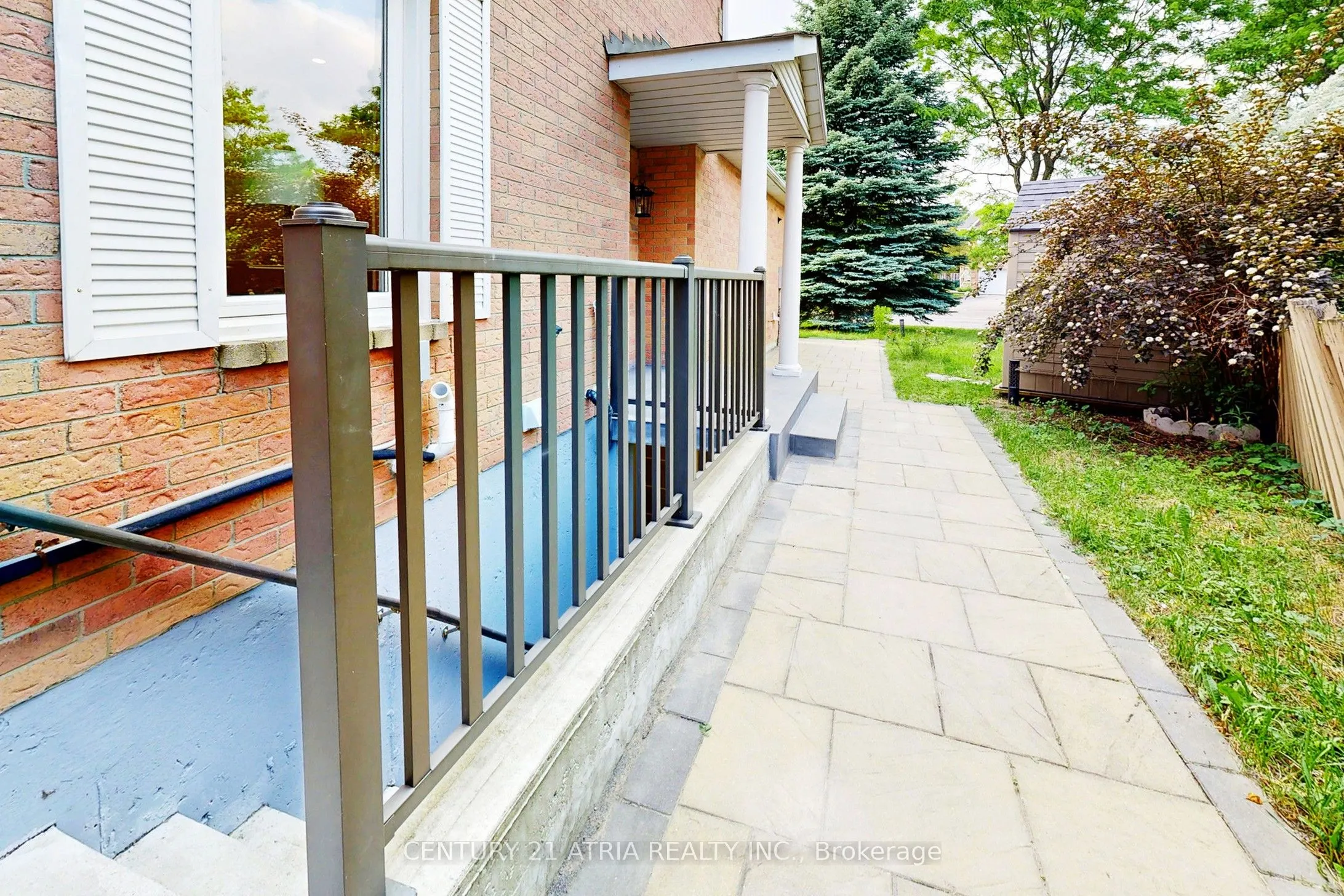 60 Steepleview Crescent