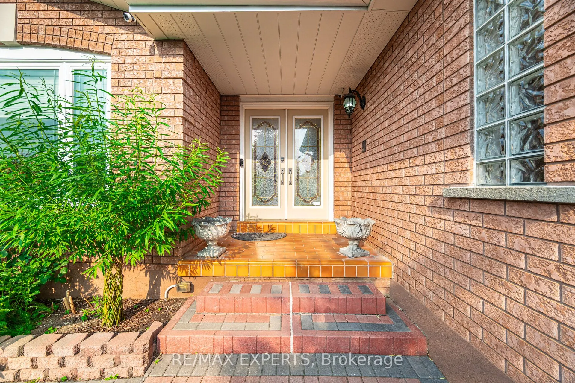 21 Williamsburg Lane
