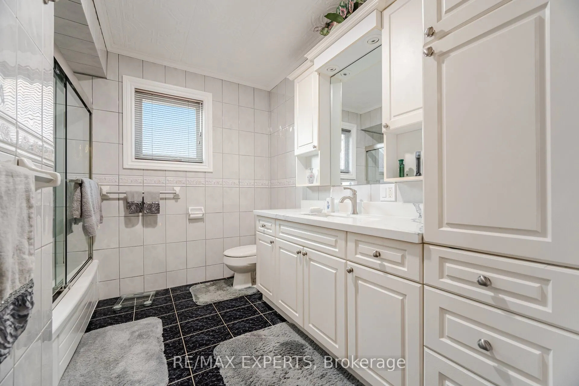 21 Williamsburg Lane