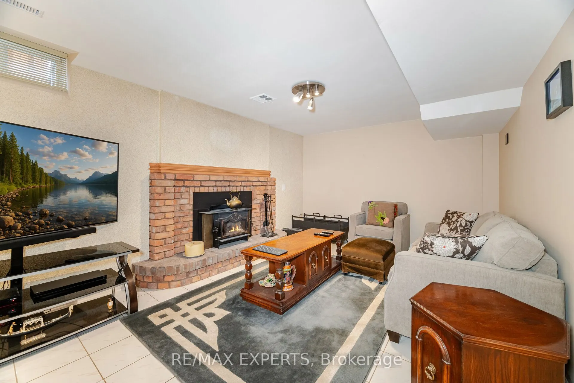 21 Williamsburg Lane