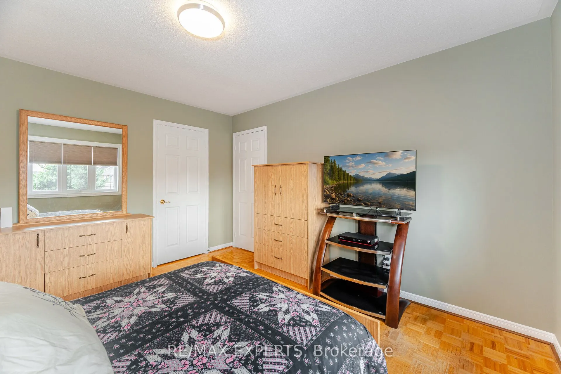 21 Williamsburg Lane