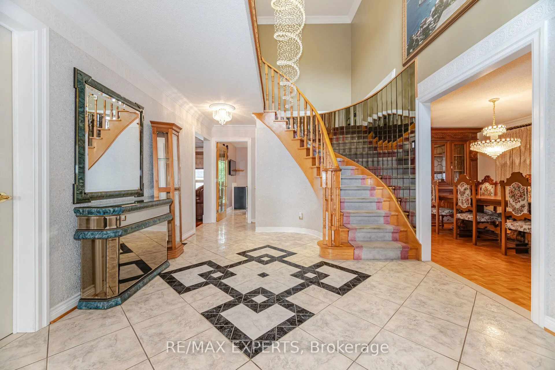 21 Williamsburg Lane