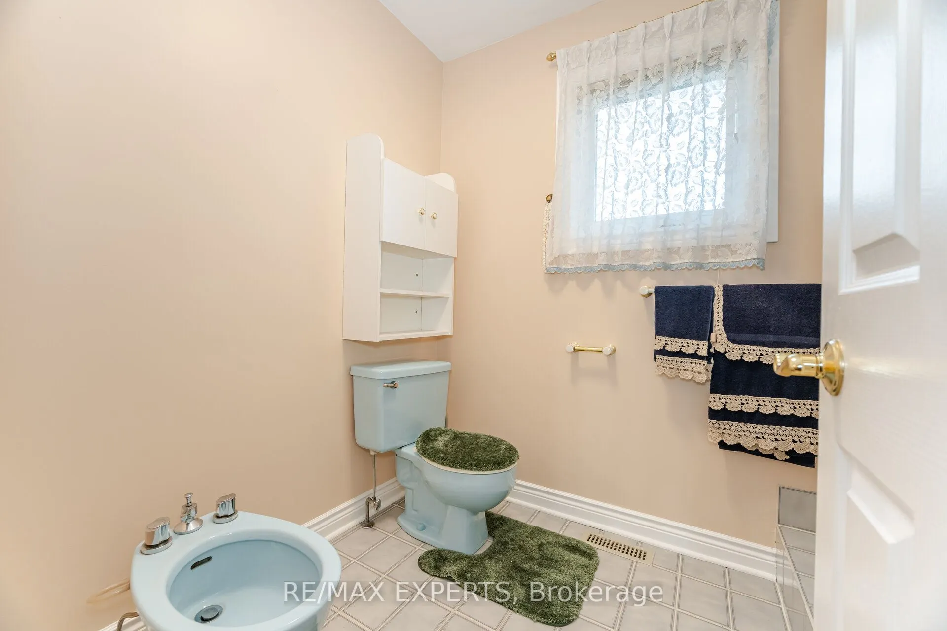 21 Williamsburg Lane