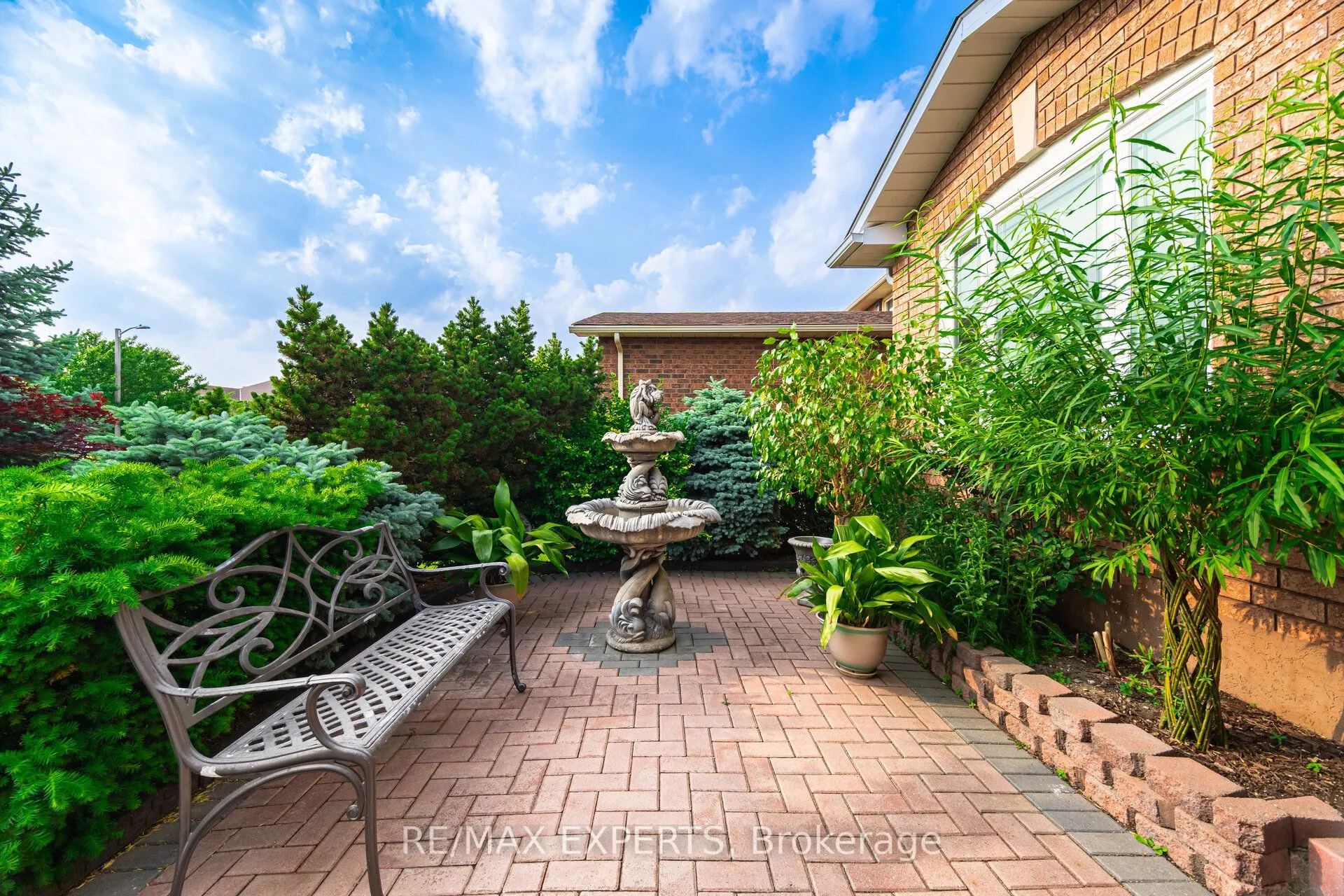 21 Williamsburg Lane