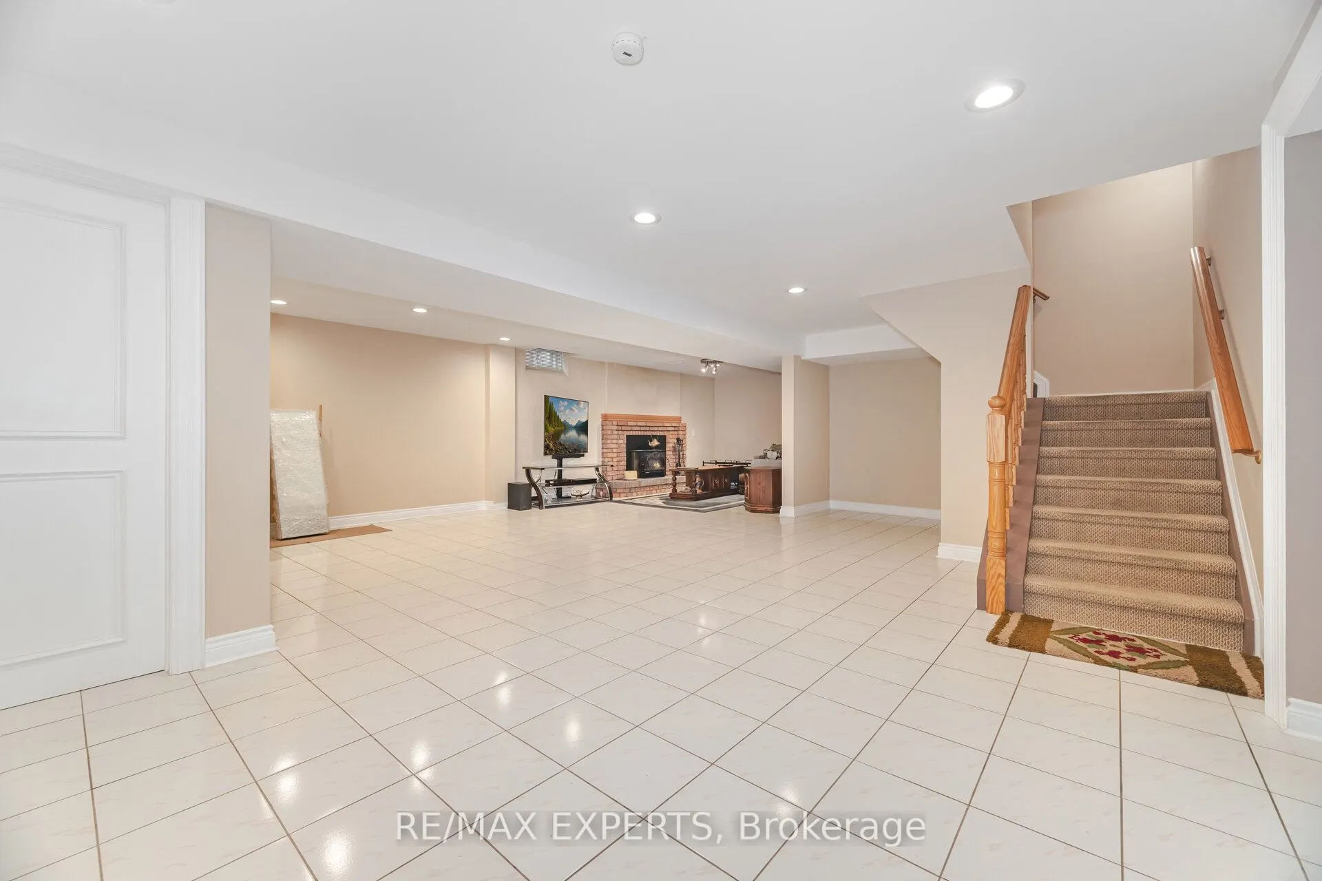 21 Williamsburg Lane