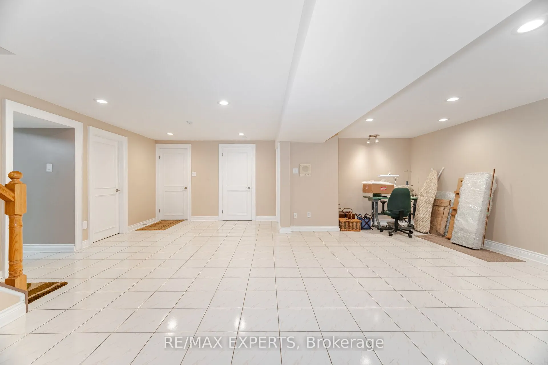 21 Williamsburg Lane