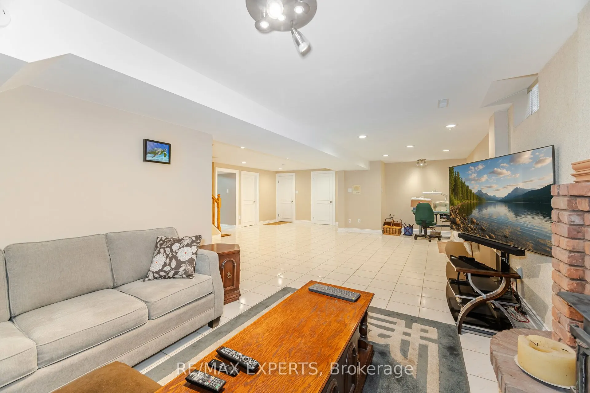 21 Williamsburg Lane