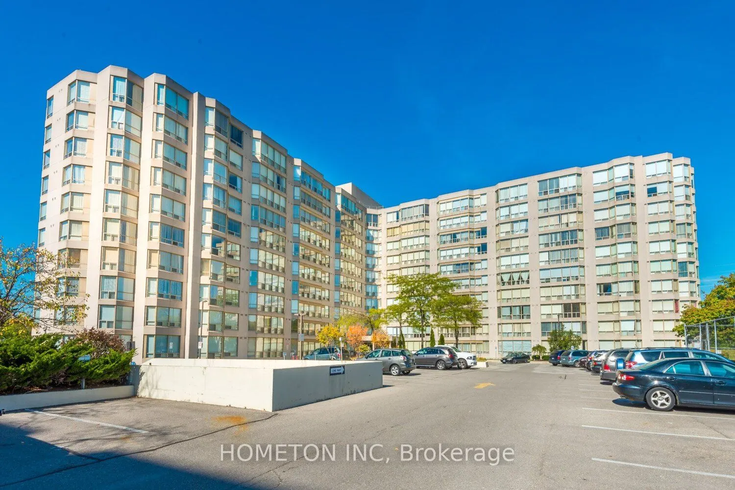 309 Major Mackenzie Drive E, #323