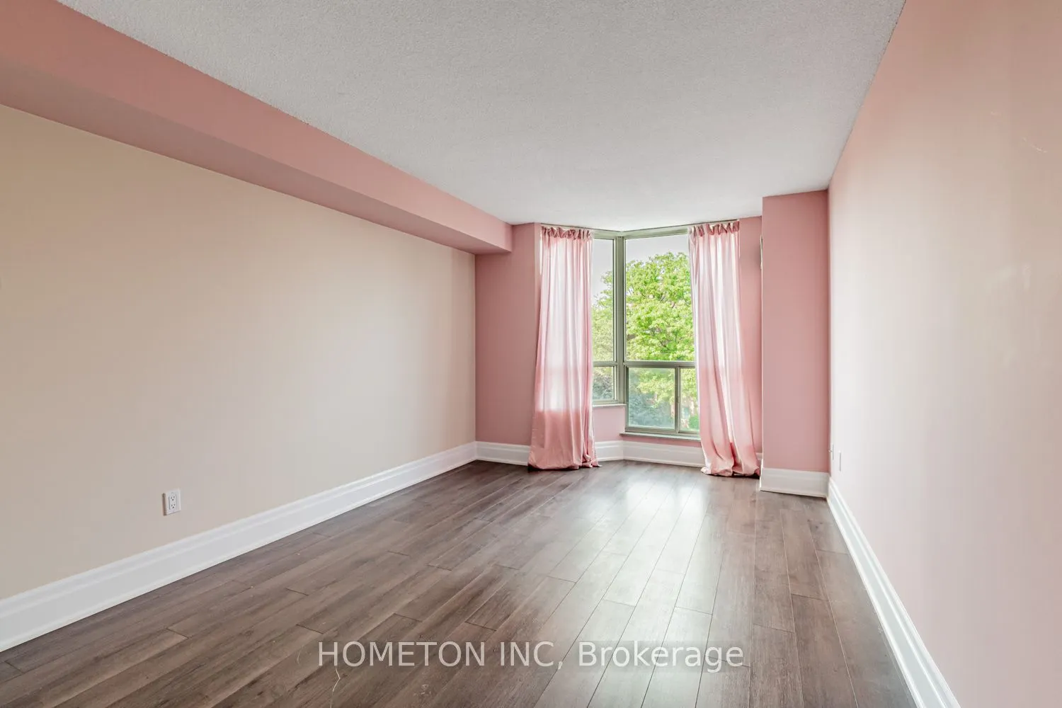 309 Major Mackenzie Drive E, #323