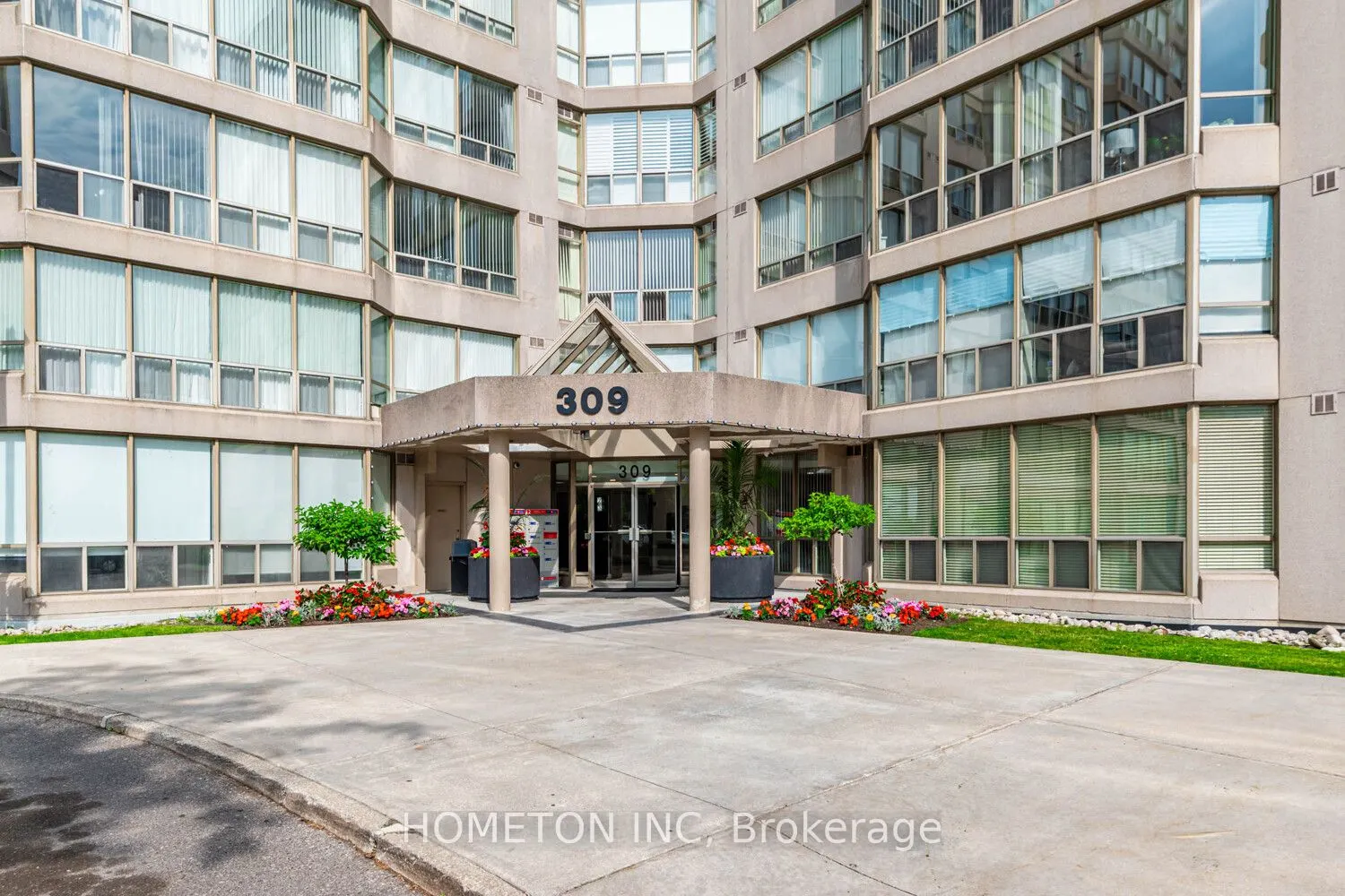 309 Major Mackenzie Drive E, #323
