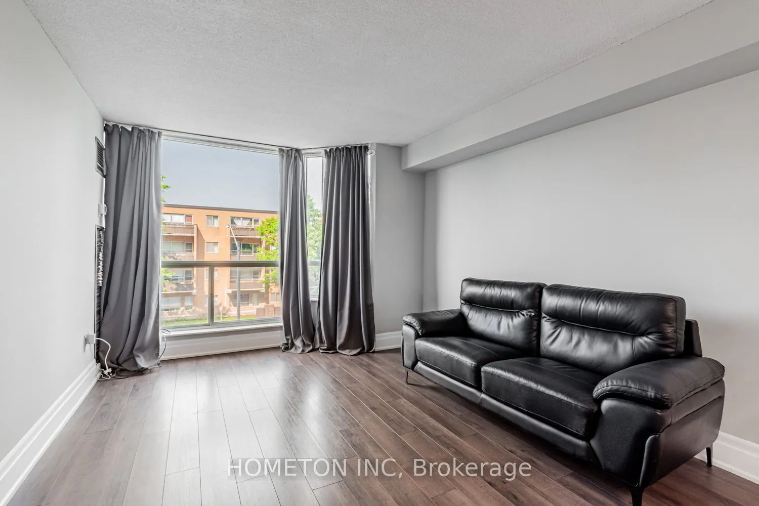 309 Major Mackenzie Drive E, #323
