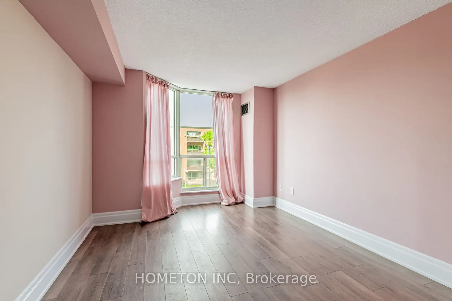 309 Major Mackenzie Drive E, #323