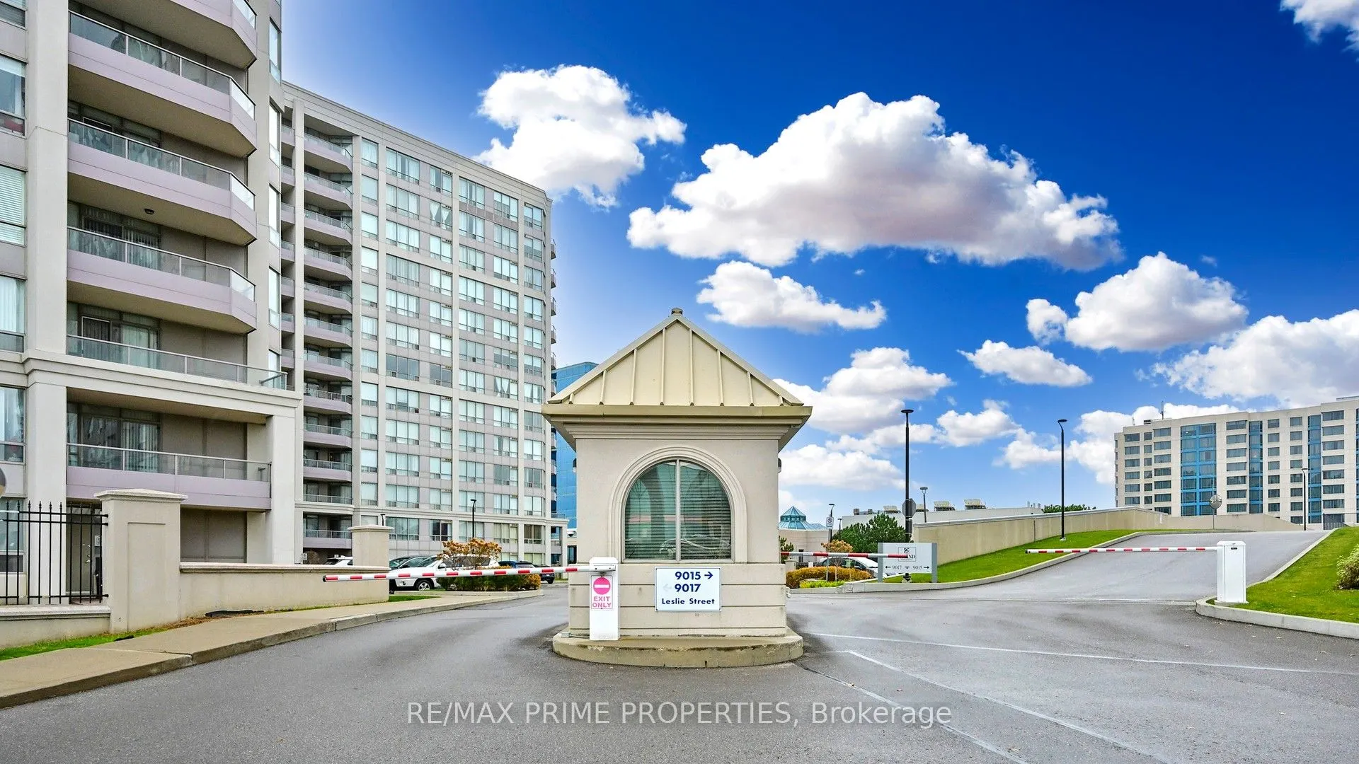 9015 Leslie Street, #301