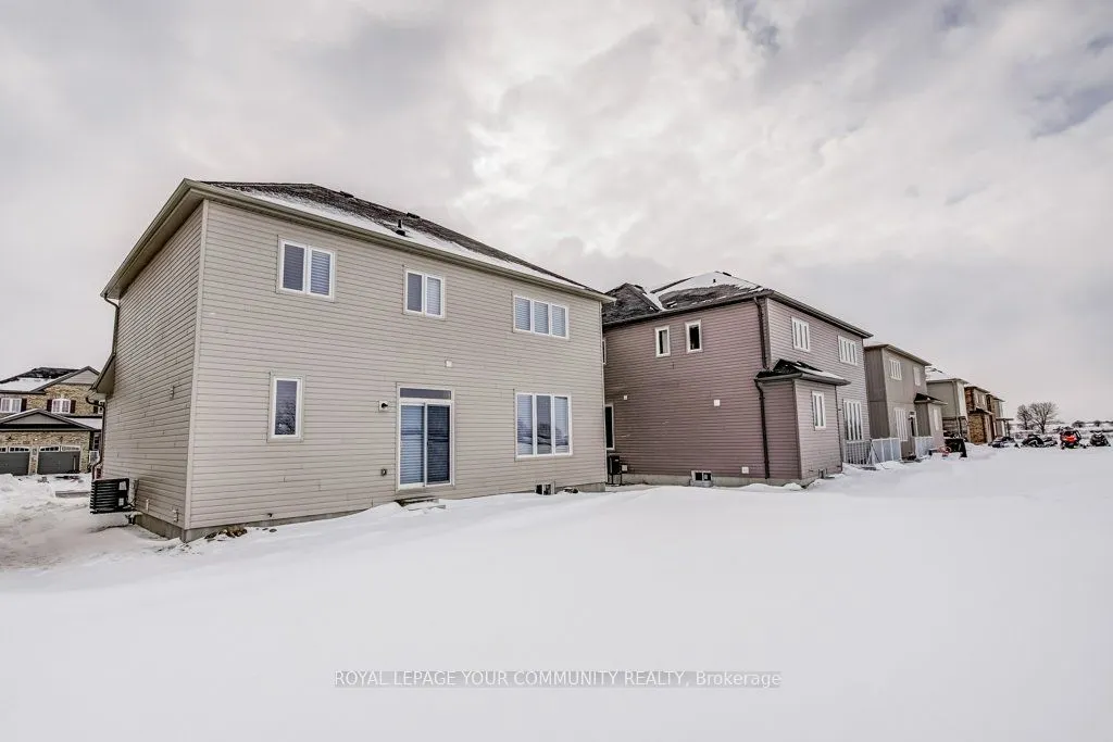 16 Don Hadden Crescent
