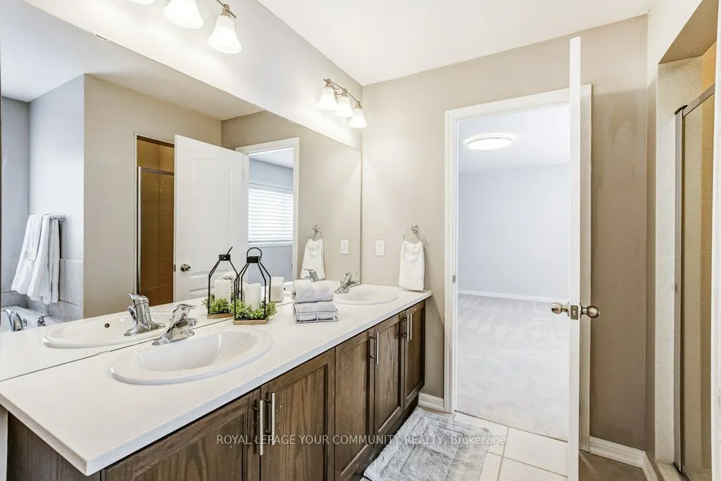 16 Don Hadden Crescent