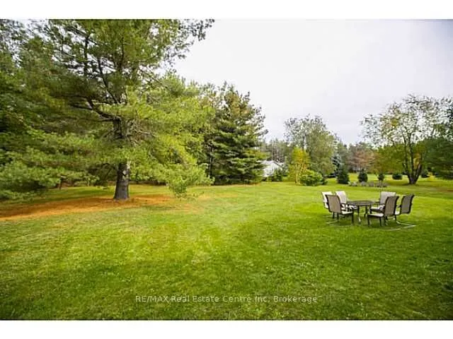 28 Pinegrove Crescent