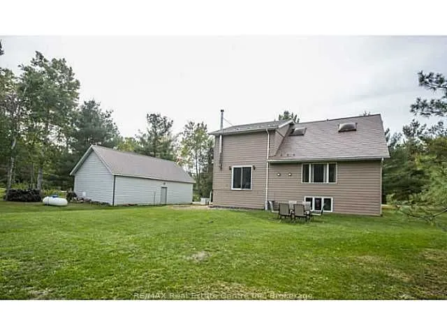 28 Pinegrove Crescent