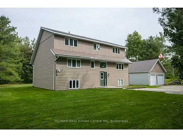 28 Pinegrove Crescent