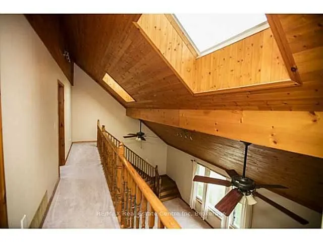 28 Pinegrove Crescent