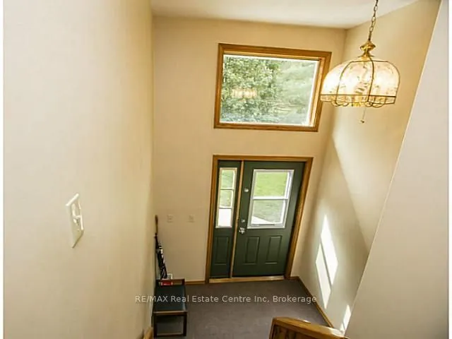 28 Pinegrove Crescent