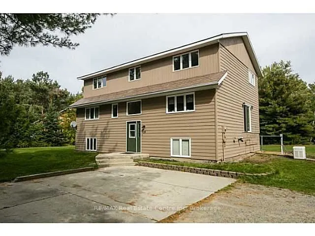28 Pinegrove Crescent