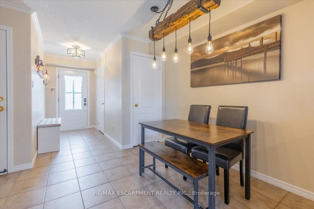 4 RUTHVEN Crescent