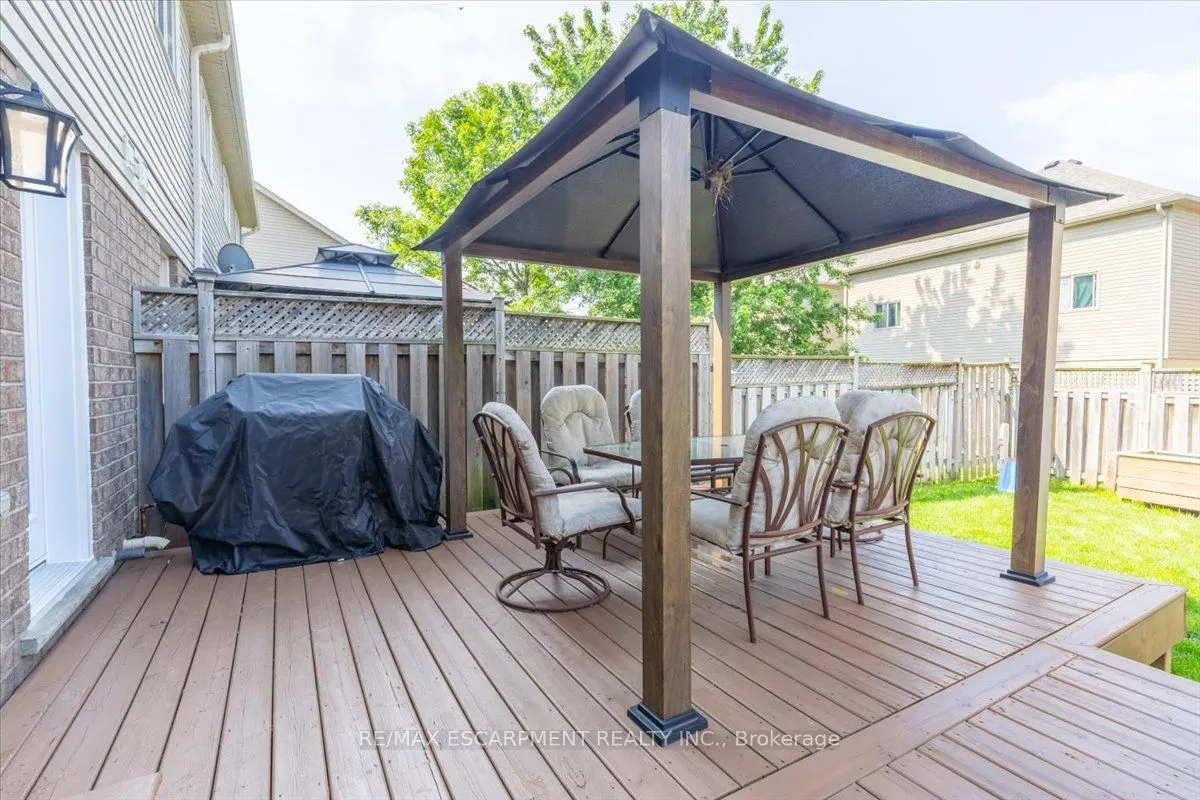 4 RUTHVEN Crescent