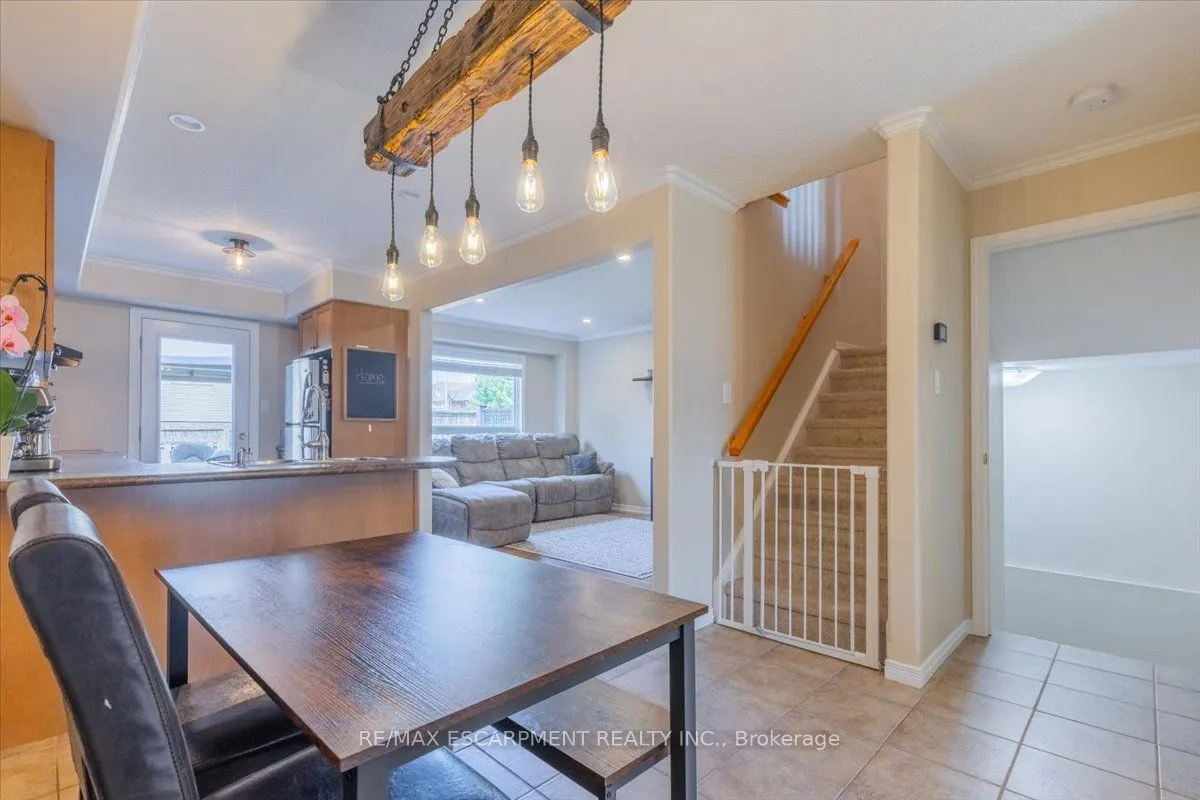 4 RUTHVEN Crescent