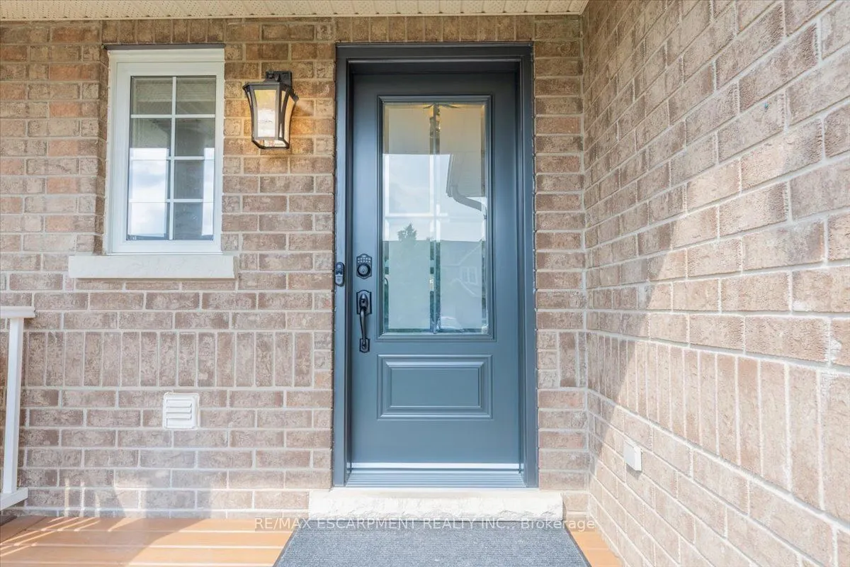4 RUTHVEN Crescent
