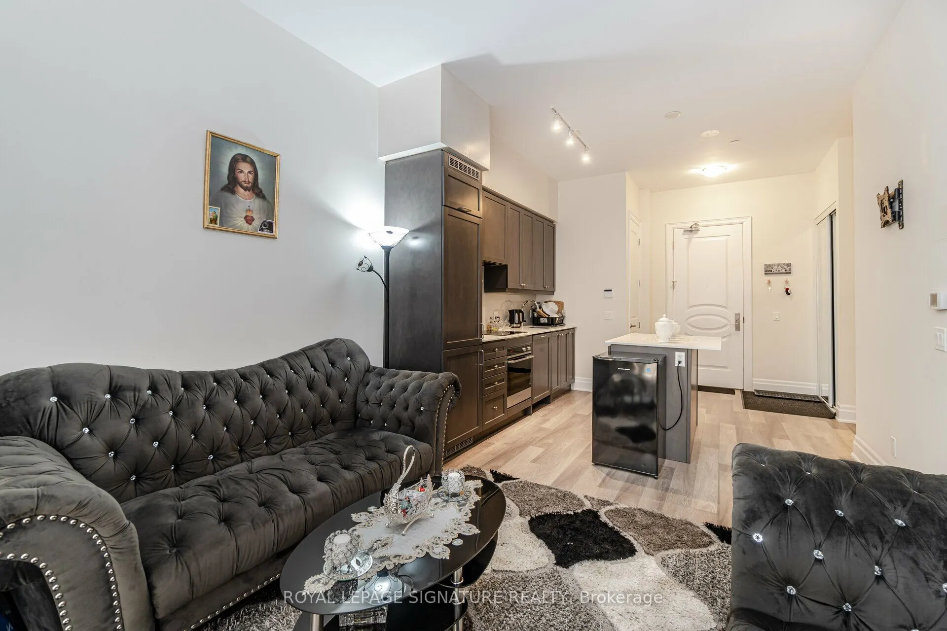 9085 Jane Street #108
