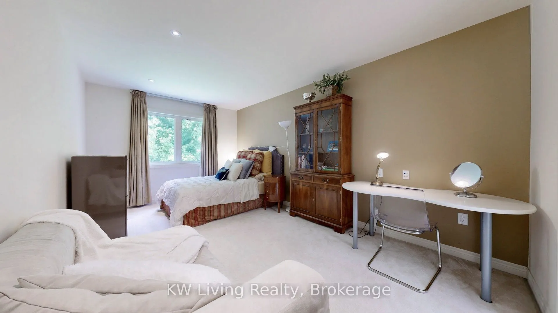 16 Carriage House Court