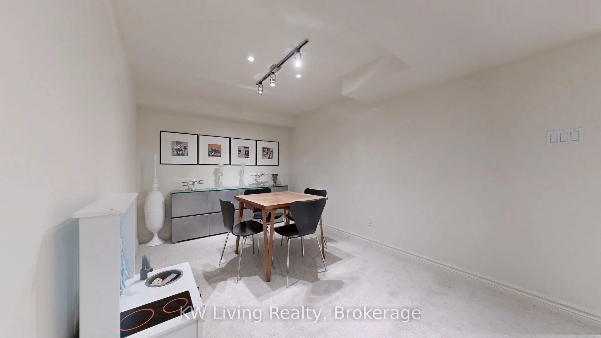 16 Carriage House Court