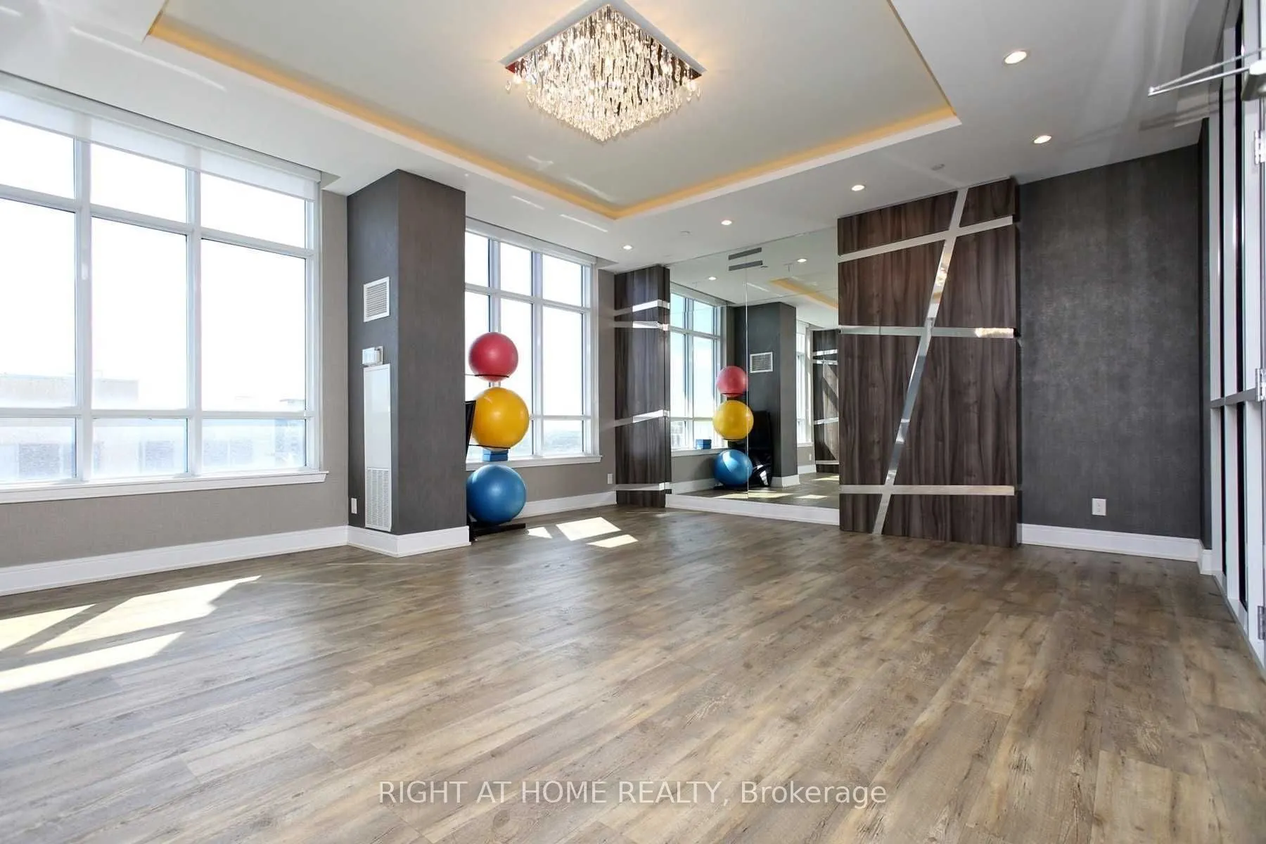 9191 Yonge Street, #Sw#608
